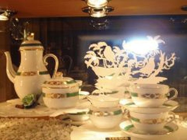 欲しいです・・。<br />でも高い・・。<br /><br /><br />怖い思いもしたけど、近寄っては行けない場所はどこの国もあると思う。<br />トルコで出会ったハンガリー人に言われた事をこの時に思い出しました。<br />「ブダペストに到着したら、市内の中心地へすぐ行くんだよ！」って。<br />この意味を私がちゃんと理解していなかったんだな・・と反省です。<br />そして今回はたまたまハプニングが起きただけ。<br />ストライキに遭遇なんて、ある意味、貴重な体験だと思う。<br />