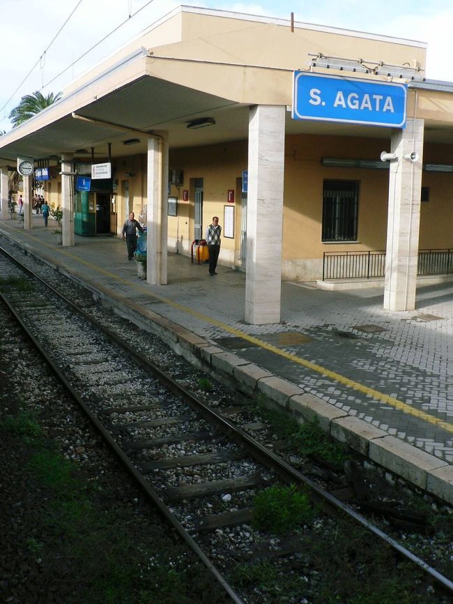 チェファル駅周辺の光景。<br /><br /><br />