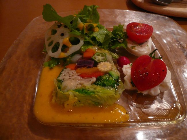 前菜<br /><br />近藤農園フルーツトマトのカプレーゼ＆本日のスープと野菜のテリーヌ<br /><br /><br /><br /><br />ポタジェ　とは　菜園という意味。<br /><br />野菜たっぷりで嬉しいです。