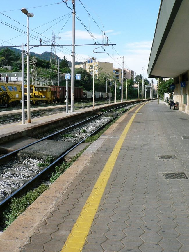 チェファル駅の光景。