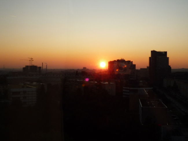 ヨーロッパの日差しはまぶしいです。<br />この日も快晴になりました！