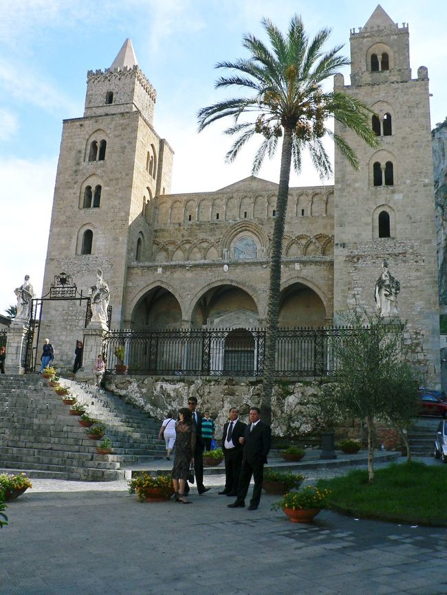 チェファル大聖堂周辺の光景。