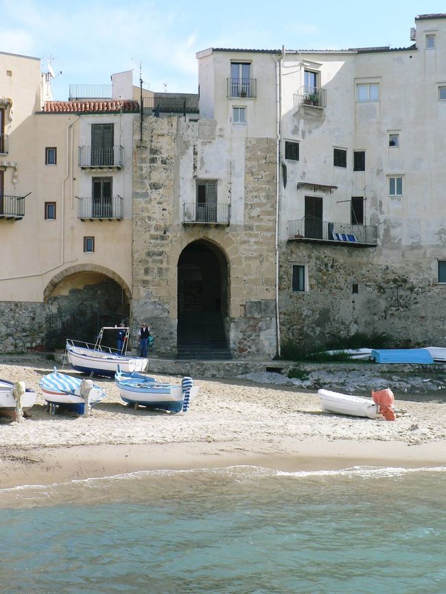 チェファルの海岸周辺の光景。