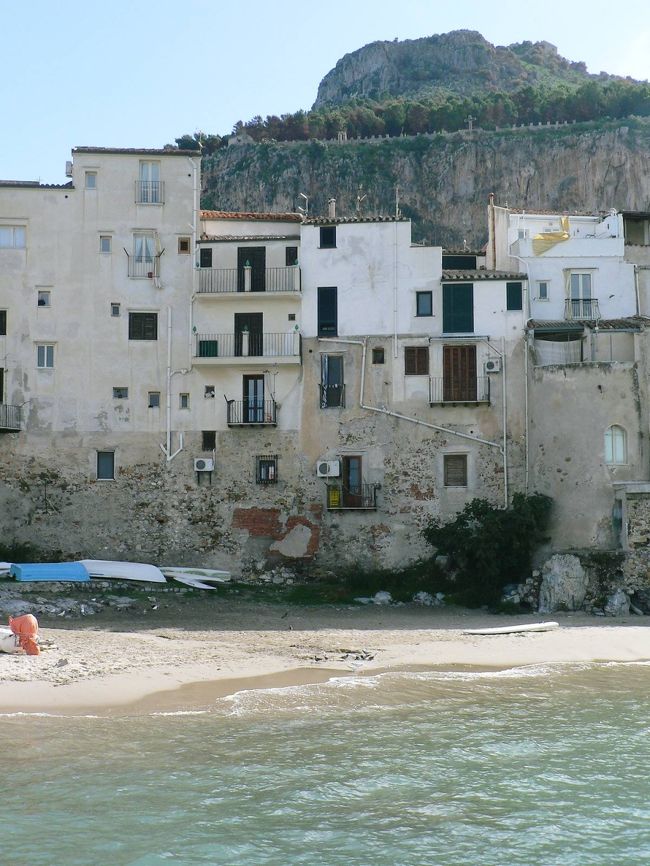 チェファルの海岸周辺の光景。