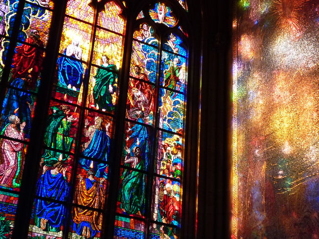 日が差し込んで一層キラキラ・・・<br /><br />壁に反射してるのが美しすぎる。