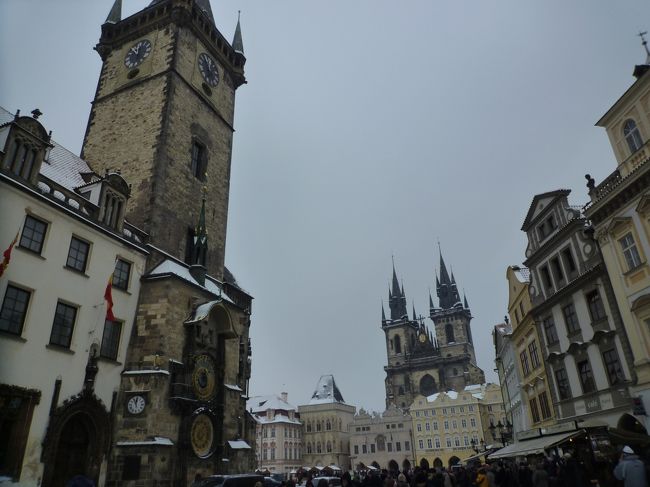 カレル橋から少し歩くと旧市街広場に着きます。