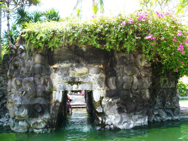 こちらはゴアガシャプール。<br />口の中にはいるとその奥には・・・！<br />ちょっとだけ笑えます。