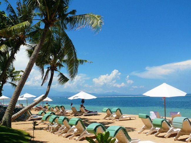 ホテル前のビーチです<br />ビーチに沿って南北に遊歩道が続いているので<br />朝のウォーキングなどに最適です