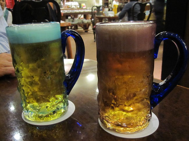 19：10今日のホテル「ロイヤルガーデンリゾートオキナワ」到着です。<br />早速レストランで、乾杯〜。<br />このグラス、気に入りました。欲しい･･･