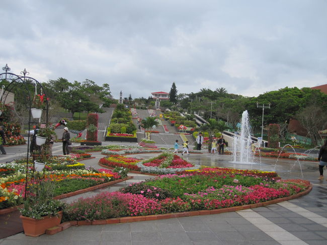 この上がメインの入口ですが、水族館には遠いのでメインは通りません。