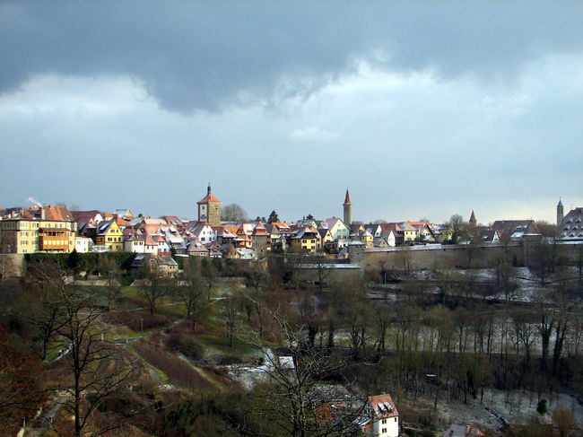 外壁の外からローテンブルクの街並みを望みました。<br />実はめっちゃ寒かったです。<br />