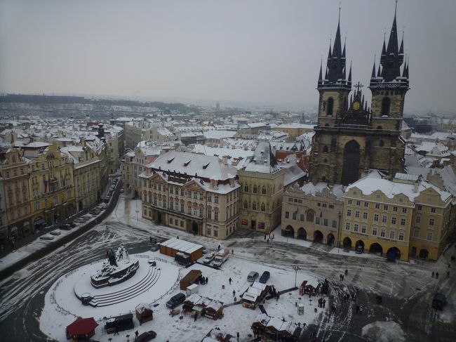 塔の上から見た旧市街広場です。<br />街が一望できて綺麗でした。