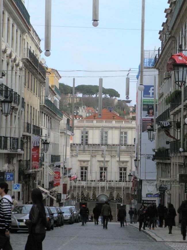 シアードに着てみましたが、当然お店は閉まってるガレット通の教会の中へ。