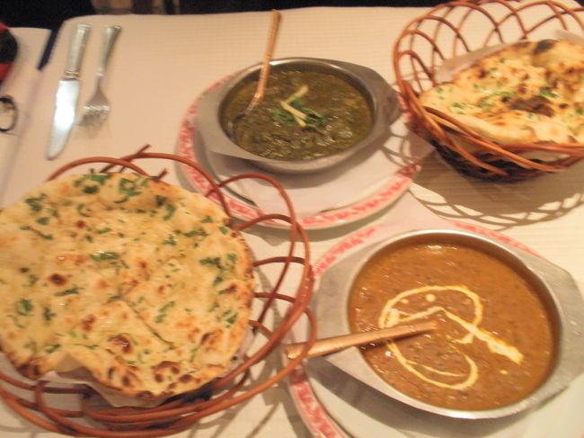 これだけ食べて、飲み物をつけて24.5ﾕｰﾛ。<br />ナンは、タンドールでは焼いてないけどおいしい。コリアンダーがはいっているのがポルトガル風。食べると気にならない。