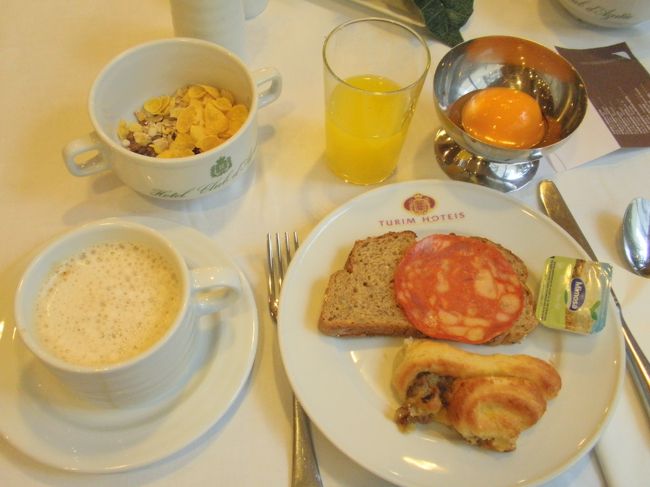 Trim Risboa の朝食です。年末年始のムンディアルは予算オーバーだったので、こちらに泊まったけど。新しくてきれいなホテルで大満足･･･のはずが。友人がダニに襲われ･･･。