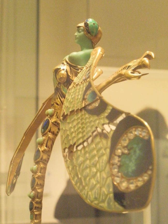 アールヌーボーまで。<br />他にも、19世紀印象派の有名な絵画もけっこうもっている。<br />