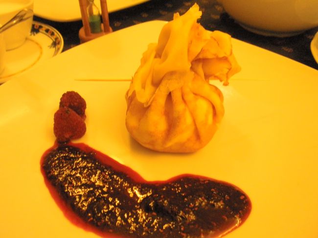 お土産のｶｽﾃﾗとアゾレス諸島のフルーツｹｰｷを買うべくCastella do Pauloへ。お目当てのｹｰｷ類を購入し、お茶の時間に。土日は、クレープのみということだったのでクレープをいただくことに。平日なら、ｹｰｷ類も豊富。