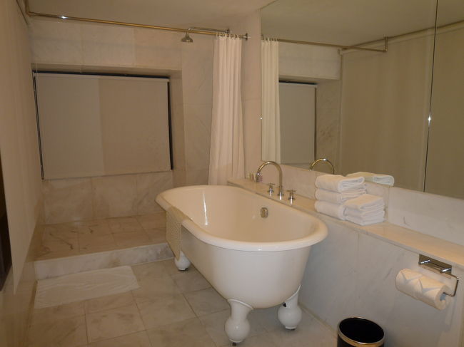 部屋のお風呂場！<br /><br />名前忘れちゃいましたが、安いツアーの割にはかなり豪華でびっくり！！！<br /><br /><br />毎日の旅疲れを癒すことが出来ました。