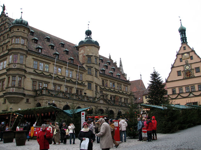 マルクト広場にまた戻ってきてしまいました。