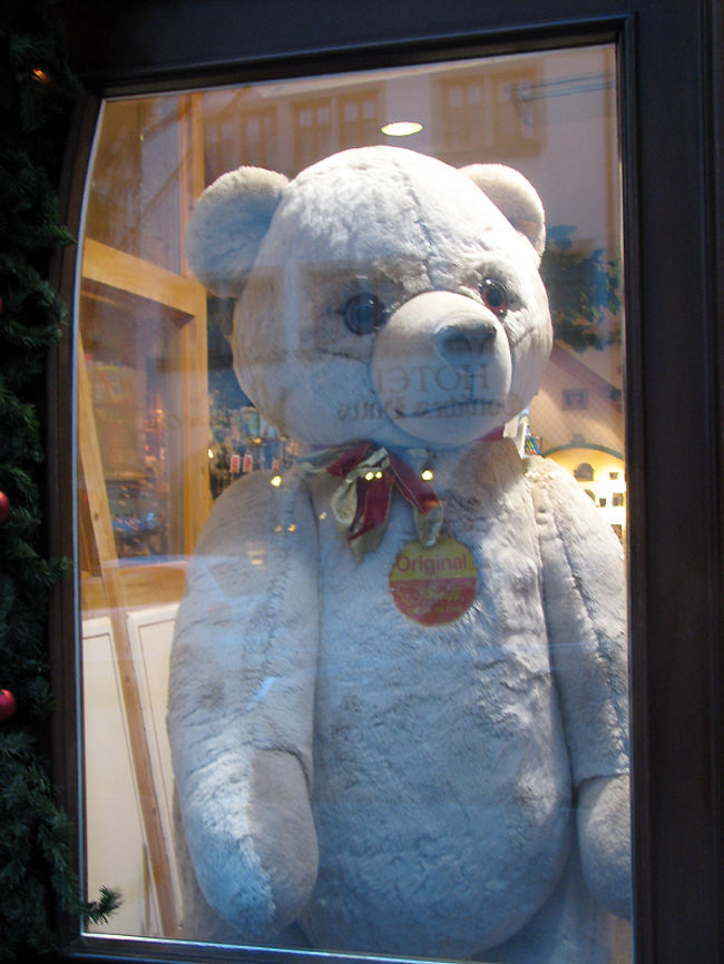 さすがに等身大テディくんはリアルすぎるでしょ。<br />夢に出てきそうな大きさです。<br />