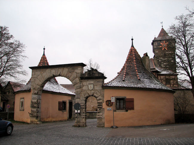 もうそろそろローテンブルクともお別れです。<br />レーダー門をくぐります。<br />