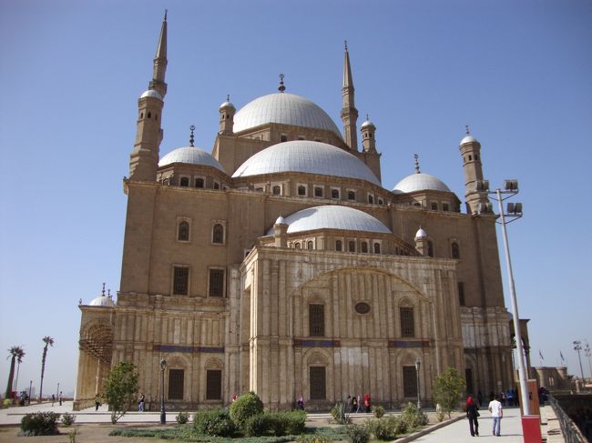 最初はモハメッドアリモスクを観光しました。