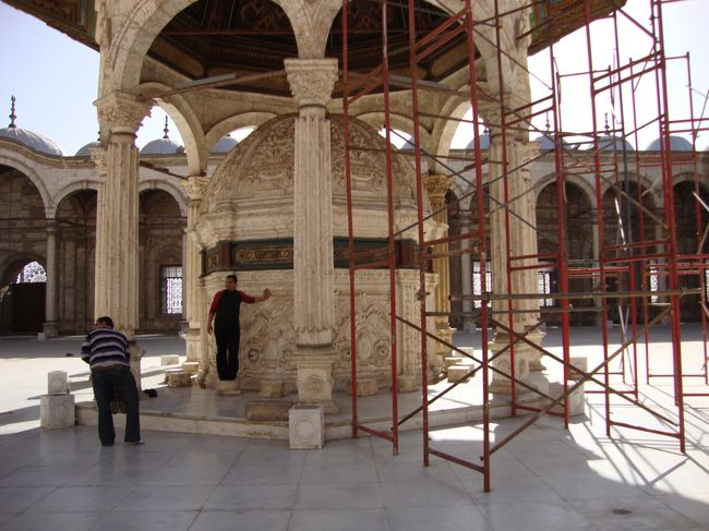 身を清める場所です。<br />お祈りする人たちはここで身を清めてからモスク内に入ります。