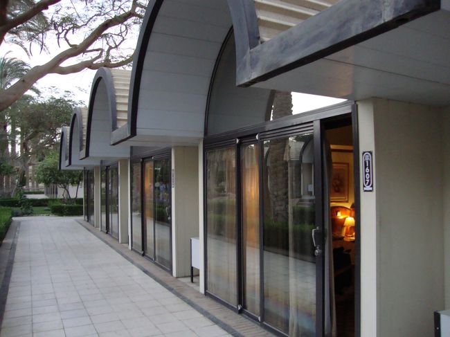 エジプトで3泊するホテルに着きました。<br />ギザの郊外にあるオアシスホテルです。