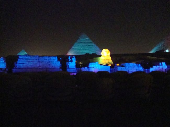 光と音のショーを鑑賞。<br />月曜日だったため、スペイン語で鑑賞しました。