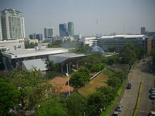 左すみ真ん中に「２」の文字。中央の地球がプラネタリゥム館。