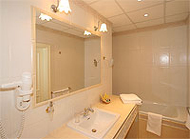 深いバスタブ、ふかふかのタオル、床暖房と・・<br />すごく快適でした。