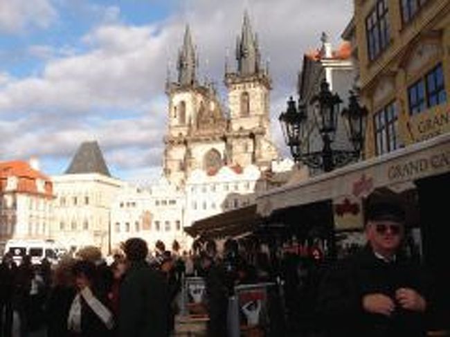 旧市街広場<br /><br />ものすごい人ごみでした。