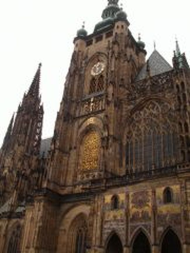 城内に入ると一際目を引く建物<br />聖ヴィート大聖堂