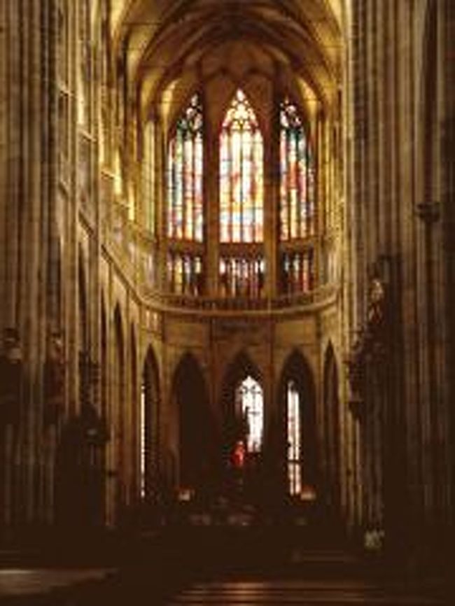 いくつか大聖堂をみたことあったけど、光が入るところ全てが豪華なステンドグラスがあるなんて、素敵すぎました！