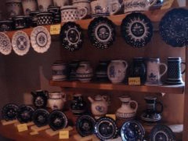 このお店で飾り皿を買うのに迷った迷った・・・<br /><br />いろいろ欲しいのに、まだ旅は続くので小さいお皿を1枚だけ購入しました。