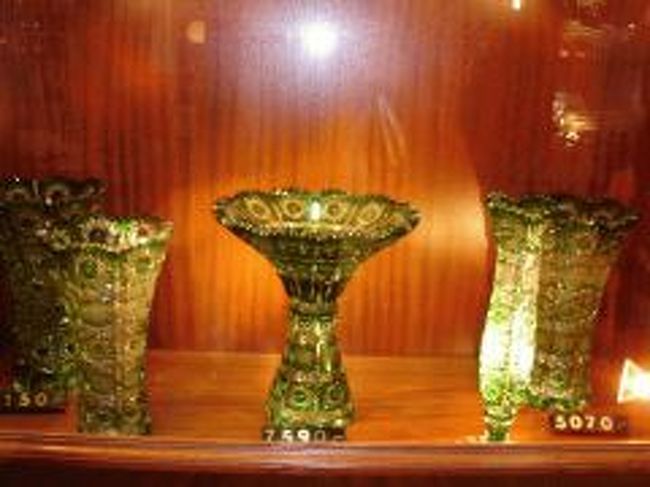 大変、大変気になっていた「ボヘミアングラス」を観に行くことに♪<br /><br />チェコの伝統的なガラス製品。<br />これらは超一級品！