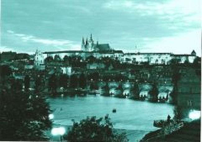 最終日の早朝にカレル橋の露店で購入した、プラハ城の写真。<br />露店とは言え、よく撮れている1枚です。