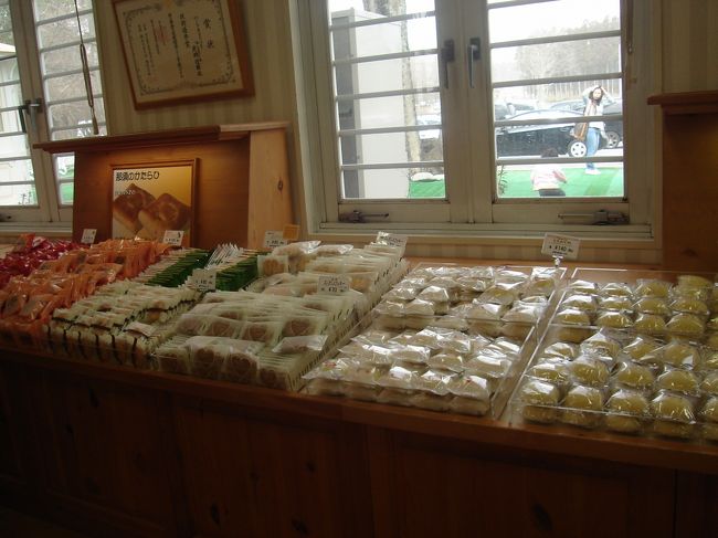 バラ売りもあります。<br />私も色々なお菓子を少しづつ買って帰りました。