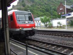 AM8:30発のRE15415が入線です。
乗り込む人は数人だけ。

その中で
おそらくフェス参戦したであろう人が
一人だけいました。