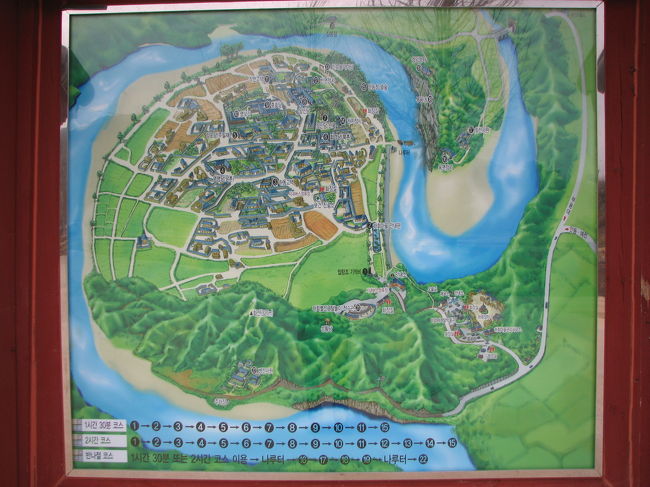 まずは、入り口にある地図で全体像を確認。<br />どこから歩いていこうかな。<br /><br />「河回村」の名前とおり、川に囲まれた面白い地形をしています。