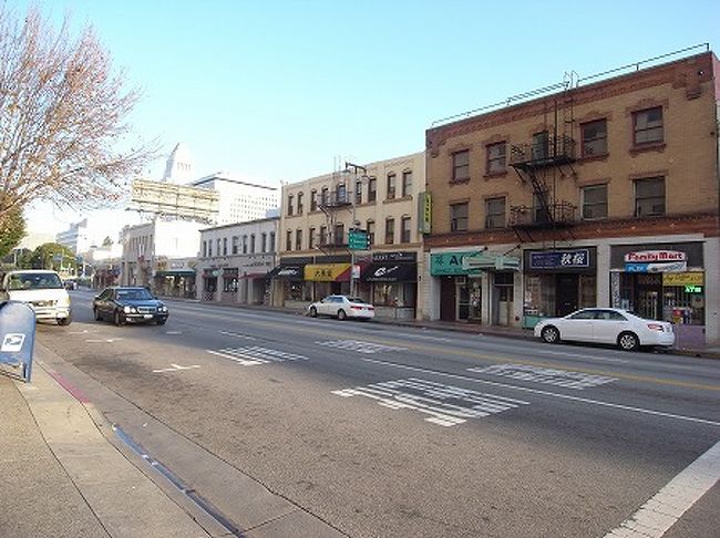 食後はリトルトーキョー辺りをウォーキングします。