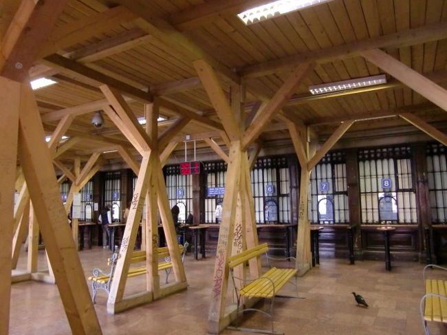 そして、自分の番号が呼ばれたら<br />その窓口に向かいます。<br />無事チケットGET。<br />