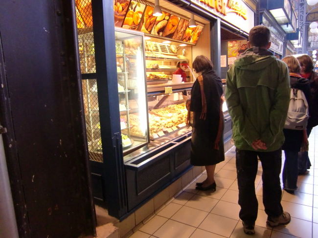 ここで、お菓子を買いました。