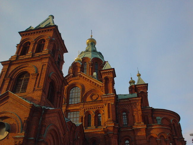 北欧最大のロシア正教の教会『ウスペンスキー寺院』<br />冬景色の中のレンガ造りの建物が最高です。