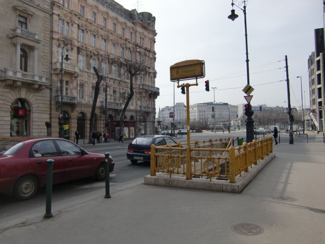 地下鉄の入り口。<br />ちょっとわかりにくい。