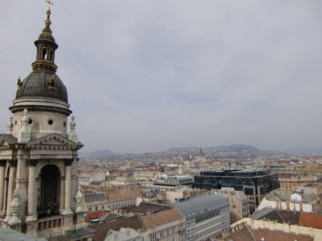 狭い階段を、結構上ってやっと着きました。