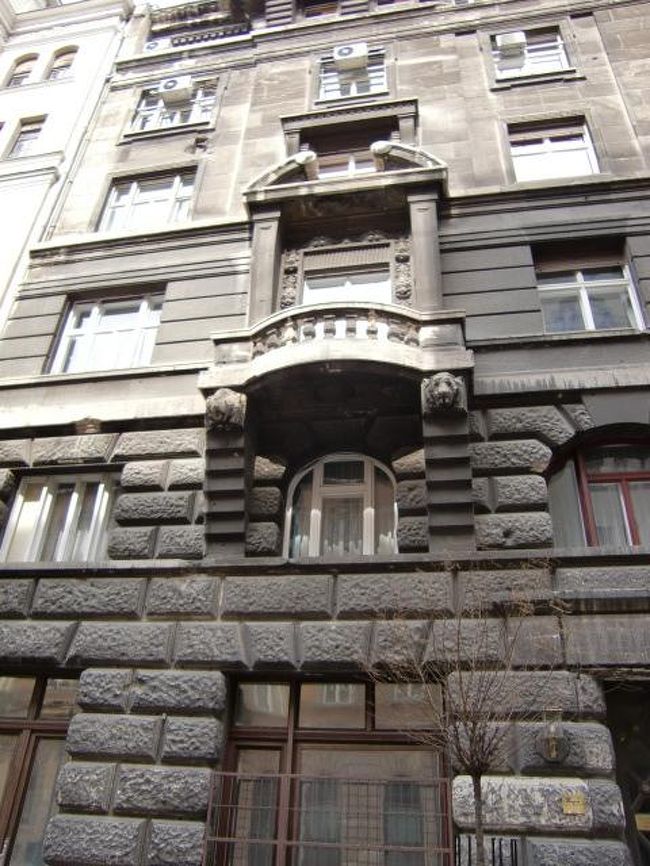 なんか凝っています。