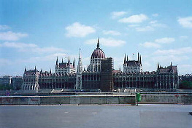 国会議事堂<br />ロンドンの国会議事堂を<br />真似て建築したとか