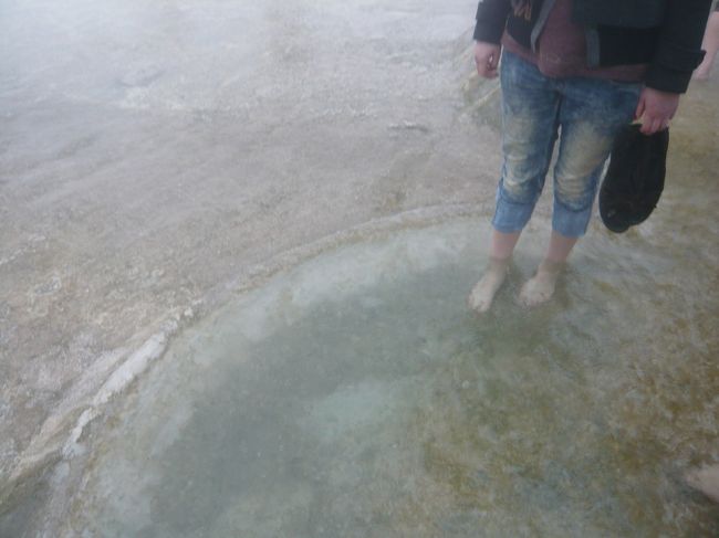 足湯スタート。<br /><br />この付近は温かいですが、滑りやすかったです。