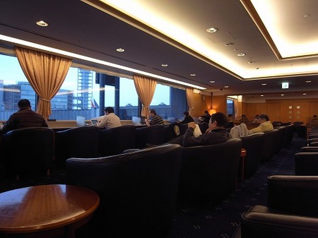 いつものサクララウンジで軽く一杯。。